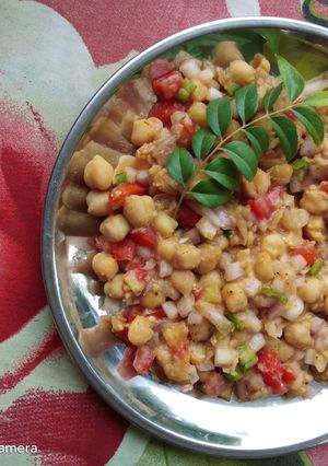 A picture of Chana Chat.