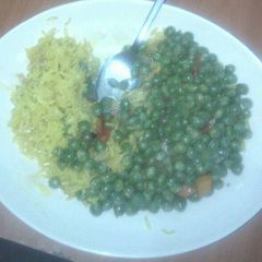 Tumeric rice served with peas A picture of Tumeric rice served with peas.