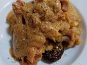 Una foto de salsa de ciruela pasas para carne
