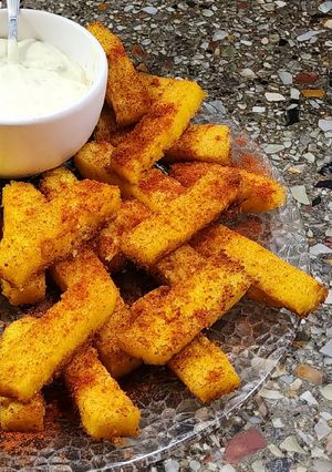 Una foto de Palitos de maíz fritos con pimentón - ideales para dipear