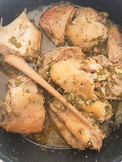 A picture of Green chilli chicken.