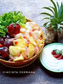 Foto resep Salad buah segar dan saus strawberry
