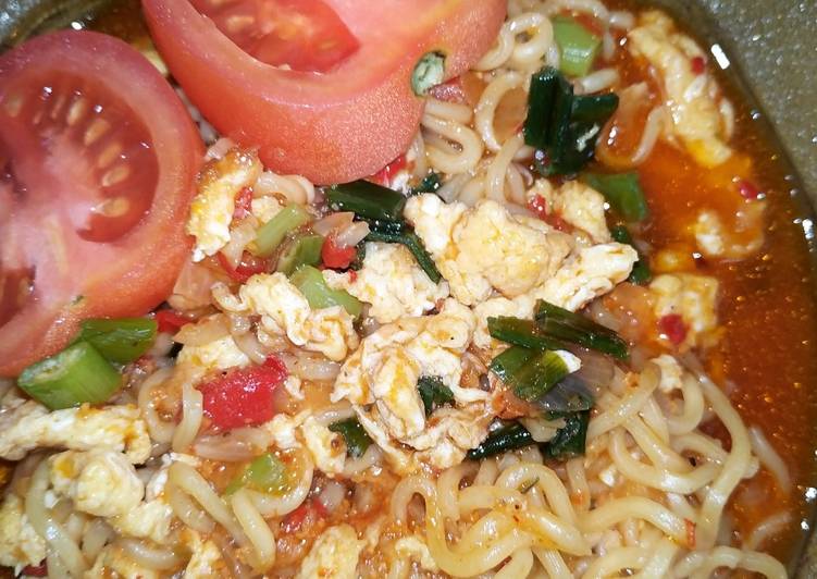 Bagaimana Menyiapkan Indomie tek tek, Enak Banget