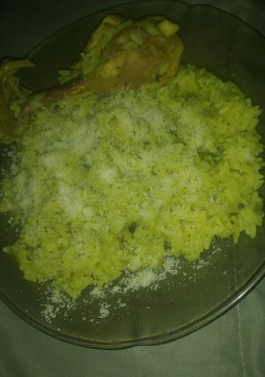 Una foto de Arroz amarillo con pollo