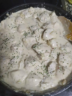 Una foto de Pechugas de pollo en salsa de queso