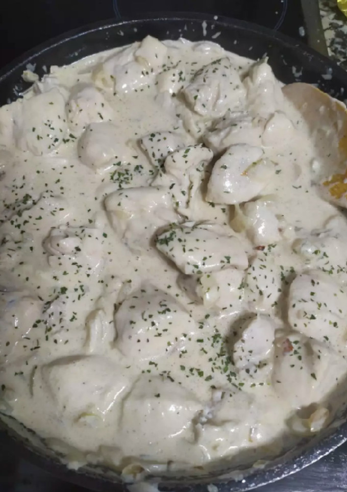 Una foto de Pechugas de pollo en salsa de queso