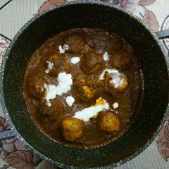 A picture of Palak chicken kofta.