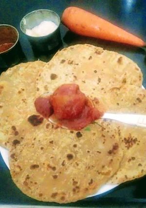 A picture of Potato and Carrot Parathas.