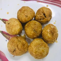 A picture of Pyaaz Ki Kachori.