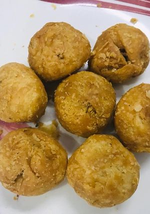 A picture of Pyaaz Ki Kachori.