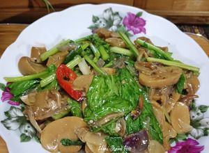 Gambar 2:3:25 - SAWI & CENDAWAN BUTANG GORENG SOS TIRAM