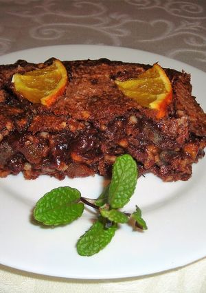 Foto principal de Tarta de almendras, nueces, cacao puro y cáscara de naranja confitada