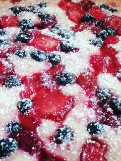Una foto de Tarta de frutos rojos con harto amor❤