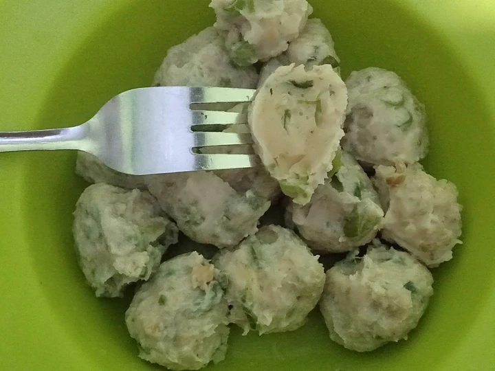 Langkah Mudah untuk Menyiapkan Resep Pentol ayam sayur friendly gerd (tanpa telur) yang Enak Banget Anti Ribet, Uenak Banget