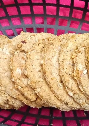 A picture of Sugar free digestive biscuits. Poppy seeds optional.