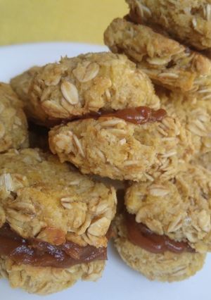 Una foto de Alfajores de avena y coco