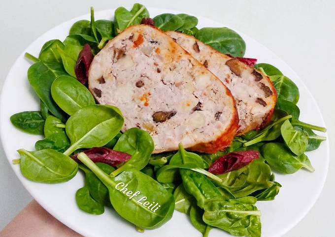 Утиный рулет с черносливом и ананасом