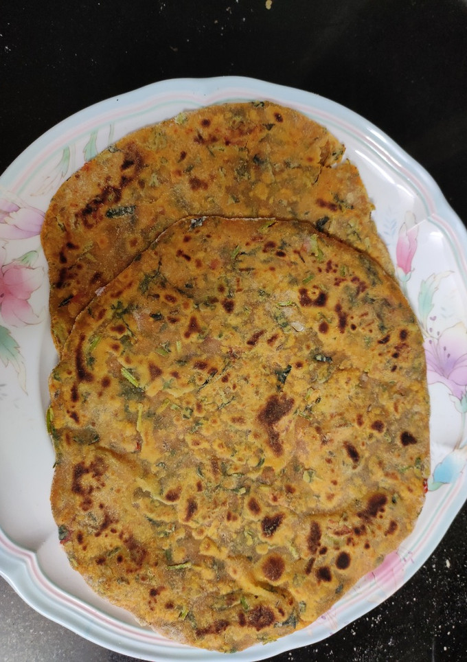 வெந்தய கீரை பரோட்டா (Methi parota recipe in tamil) செய்முறை முக்கிய புகைப்படம்