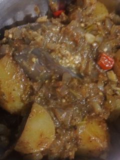 आलू बैंगन की कलौंजी (aloo baingan ki kalonji recipe in Hindi) रेसिपी मुख्य फोटो