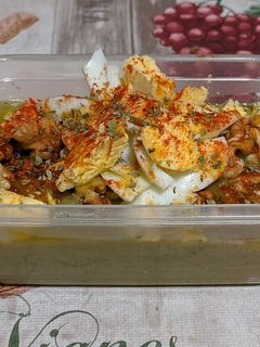 Una foto de Crema de brócoli con nueces y huevo duro