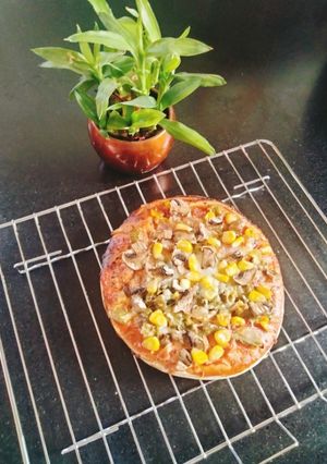 A picture of Mushroom Pizza 🍕 veg Mushroom 🍄 pizza 🍕😋.