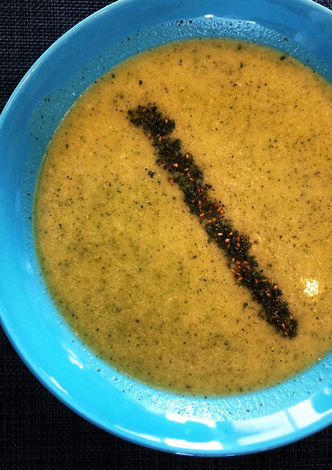 Una foto de Crema de calabacín con zaatar y queso brie en robot iCompanion