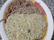 Una foto de fideos con crema y manteca