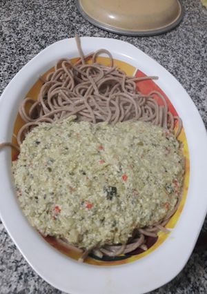 Una foto de Fideos integrales con salsa crema de brócoli..