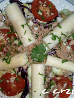 Una foto de Ensalada de atún y palmitos