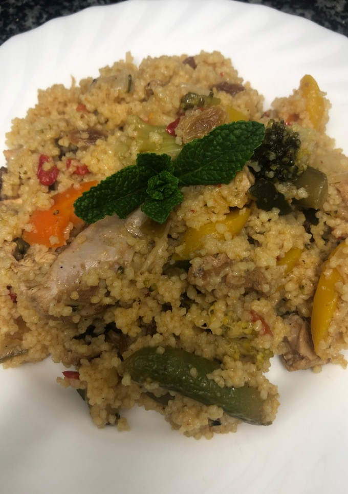 Una foto de 383. Cuscús de wok de verduras y pollo
