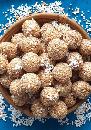 तिळाचे लाडू (teelache ladoo recipe in marathi) रेसिपी चे मुख्य फोटो 