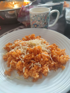 Una foto de Arroz con tomate y queso