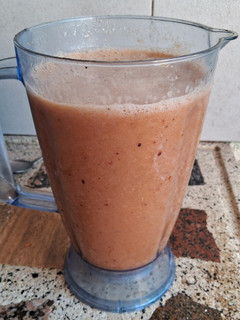 Una foto de Licuado frutal 🍎🫐🍊🍌