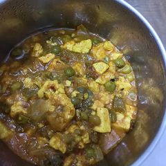 A picture of Matar paneer ka sabzi.