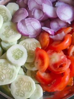 सलाद (salad recipe in Hindi) रेसिपी मुख्य फोटो