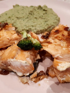 Una foto de Salmón plancha con salsa de almendras saludable