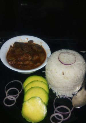 A picture of Liver stew and onion rice.