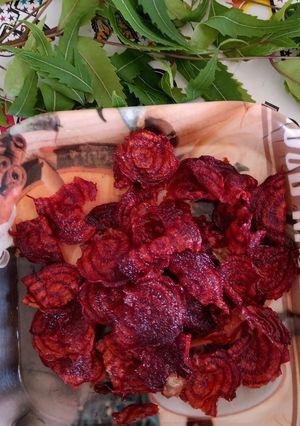 बीटरूट चिप्स (Beetroot chips recipe in Hindi) रेसिपी मुख्य फोटो