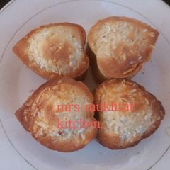 A picture of Coconut and vanilla cupcake.