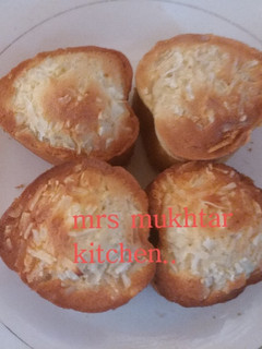 A picture of Coconut and vanilla cupcake.