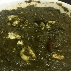 A picture of Palak paneer.