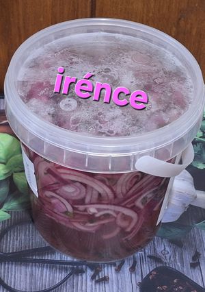 Savanyított lilahagyma (gyors)🧅 recept fotója