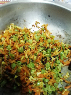 பீன்ஸ் கேரட் பொரியல் (Beans carrot poriyal recipe in tamil) செய்முறை முக்கிய புகைப்படம்