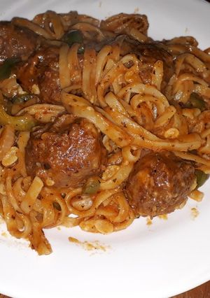 Una foto de Tallarines con albóndigas 🍝