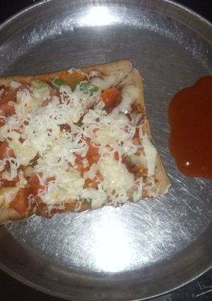A picture of Homemade Bread pizza 🍕🍕.