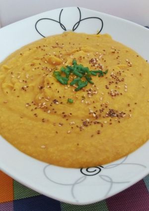 Foto principal de Crema de calabaza y lentejas rojas