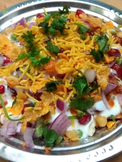 தயிர் பூரி சாட்(dahi puri chat recipe in tamil) செய்முறை முக்கிய புகைப்படம்