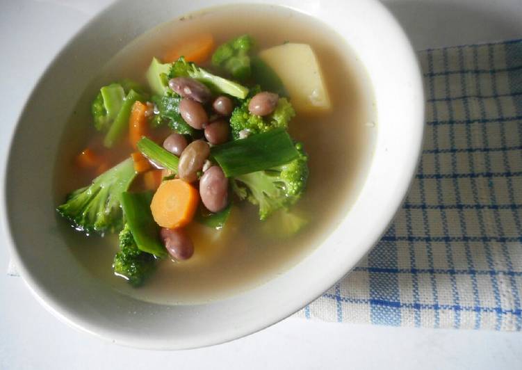 Bagaimana Menyiapkan Sop Brokoli Kacang Merah, Sempurna