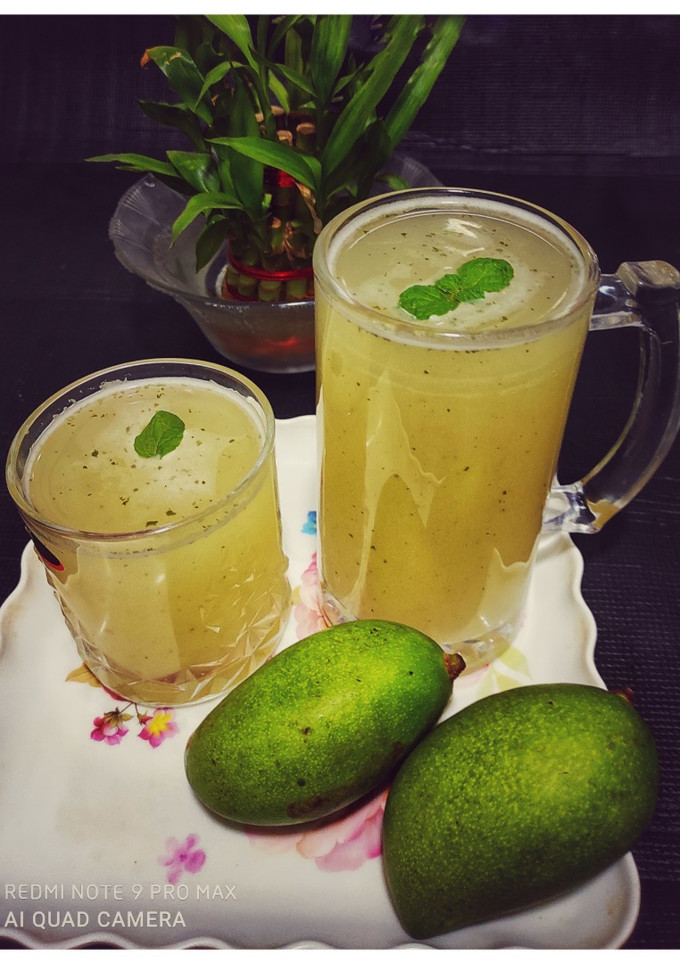 कैरी,मींट पन्हा (जूस) (kairi mint panha recipe in marathi) रेसिपी चे मुख्य फोटो 