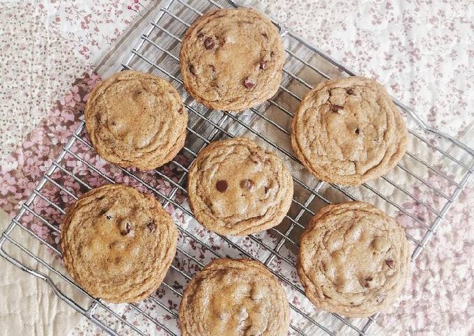 Chocolate chip cookie with brown butter